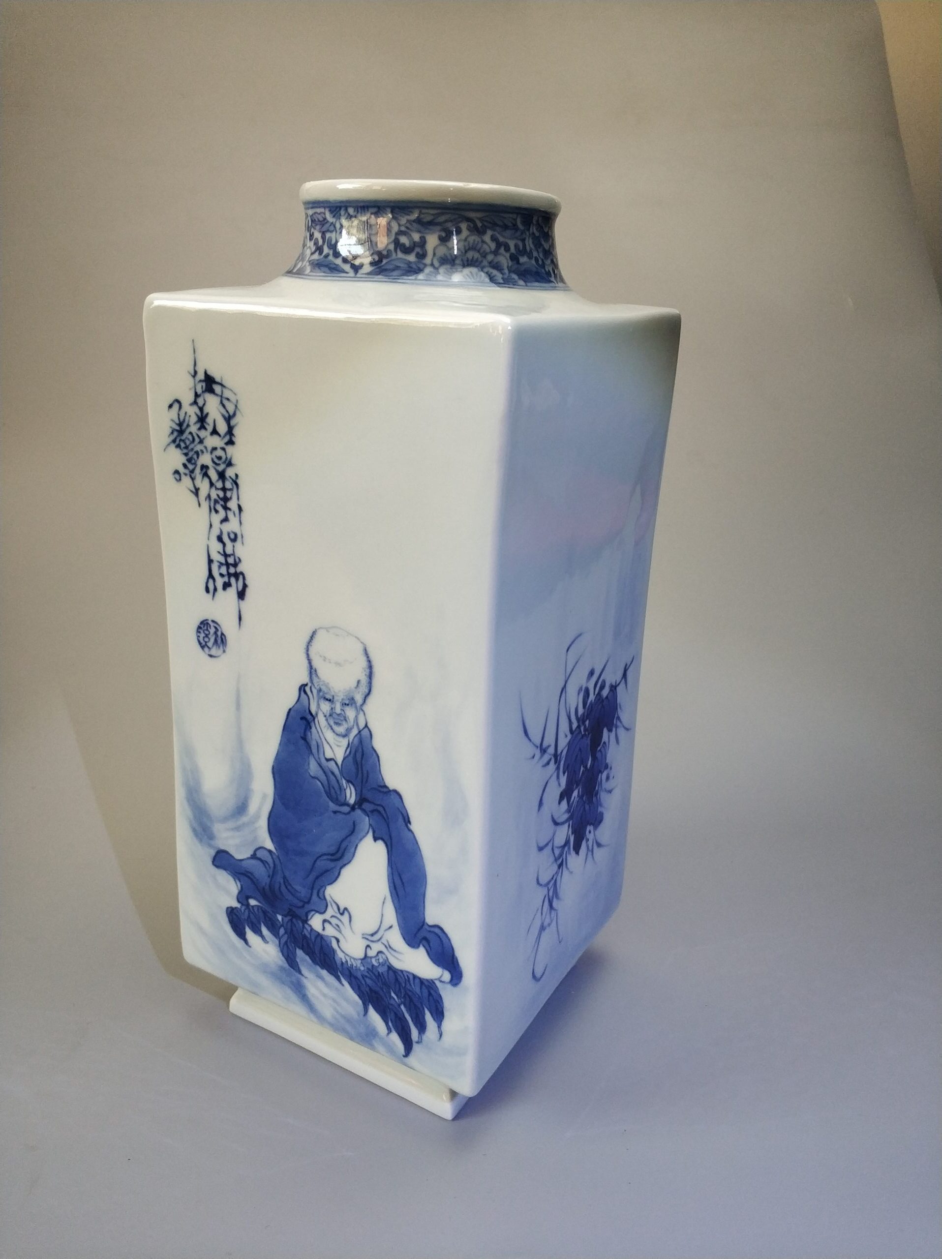 王步青花四方琮式瓶Blue and White Square Cong-Style Vase by Wang Bu 